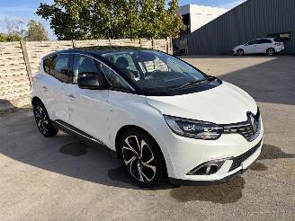 Voiture accidenté Renault Scenic BOSE 1.5 DCI - 8V TURBO 2018/9