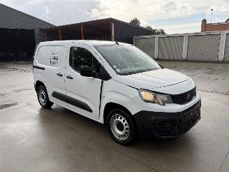 krockskadad bil bedrijf Peugeot Partner 3 1.5 BlueHDi 2023/2