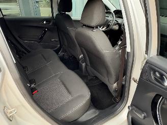 Peugeot 208 1.2 PureTech Style 5 deurs | Navi Lm-velgen Pdc picture 18