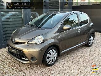 skadebil auto Toyota Aygo 1.0 VVT-i Aspiration 5 deurs | Airco LED Facelift 2013/3