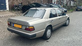 Mercedes 200-280 230E Automaat picture 1