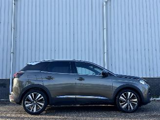 damaged passenger cars Peugeot 3008 1.2 GT Line 2017/1