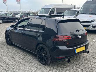 Volkswagen Golf 2.0 TSI GTI picture 2