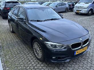 Auto incidentate BMW 3-serie 318i Luxury 2016/1