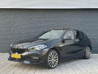 krockskadad bil auto BMW 1-serie 120d xDrive High Executive Edition 2020/4