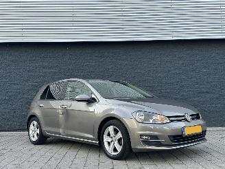 demontáž osobní automobily Volkswagen Golf 1.0 TSI HighLine 2017/1