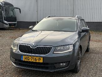 Avarii autoturisme Skoda Octavia Octavia Combi 1.6 TDI DSG Greentech 2015/10