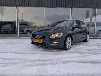 Volvo V-60 2.4 D6 AWD Plug-In Hybrid Summum picture 2
