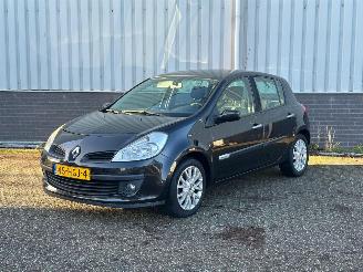 skadebil auto Renault Clio 1.2 TCE Special Rip Curl 2008/11