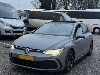 Schadeauto Volkswagen Golf 1.5 eTSI R-Line PANO/AUTOMAAT 2020/9