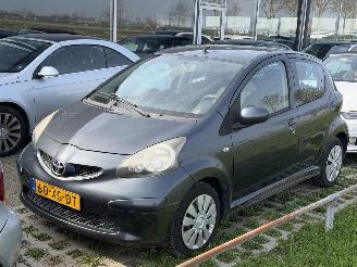 Toyota Aygo 1.0-12V + 5drs picture 4