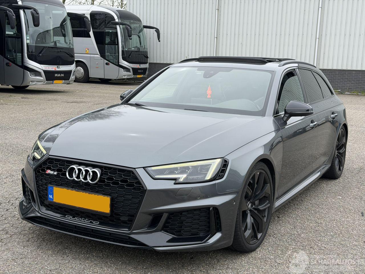 Audi RS 4 AVANT PANO/CERAMIC/FULL OPTION