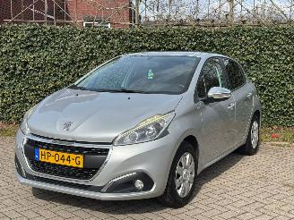 damaged passenger cars Peugeot 208 1.2 Facelift Urban Soul 2015/12