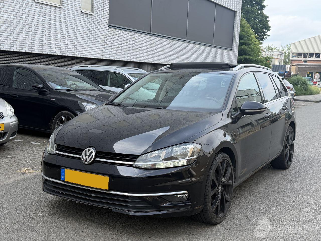 Volkswagen Golf 1.0TSI PANO/DSG