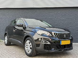 Damaged car Peugeot 3008 1.2 Benzine AUTOMAAT KM STAND NAP 2020/10