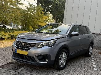 krockskadad bil auto Peugeot 5008 1.2 Benzine 7persoons 2018/8