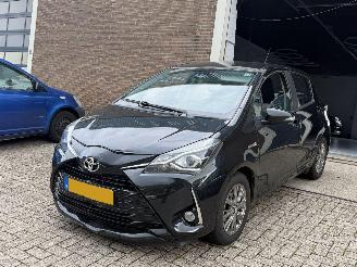 damaged passenger cars Toyota Yaris Hybrid Design AUTOMAAT 2017/11