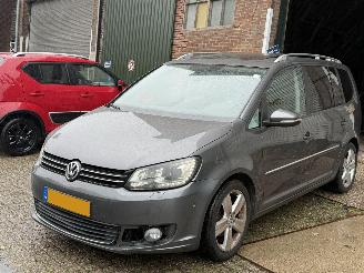 Damaged car Volkswagen Touran 1.4TSI PANO/DSG HIGHLINE 2017/10
