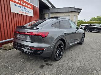 skadebil auto Audi Q8 E-TRON 114 kW aH 2023/5