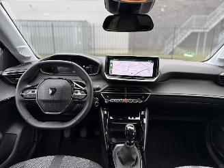 Peugeot 208  picture 12