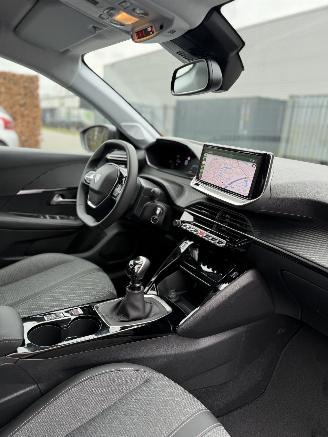 Peugeot 208 Allure picture 13