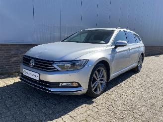 Schadeauto Volkswagen Passat Comfortline, Trekhaak, Camera, Airco 2015/3