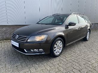 Schadeauto Volkswagen Passat Variant 1.4 TSI Comfort Executive Line BlueMotion AUTOMAAT NAVIGATIE 2012/6