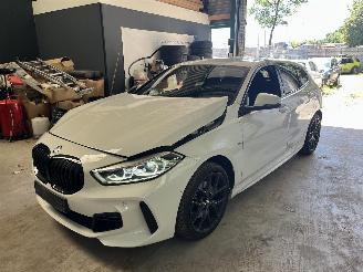 skadebil auto BMW 1-serie 118i M Sport 2017/2