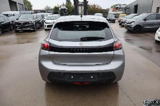 Peugeot 208 1.2 BENZ picture 4