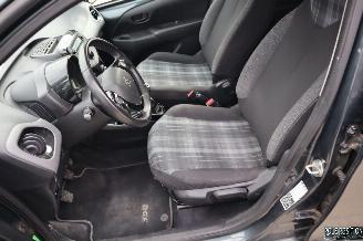 Peugeot 108 1.0 BENZ picture 10