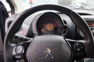 Peugeot 108 1.0 BENZ picture 12