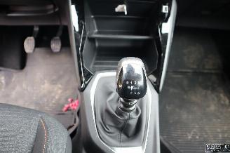 Peugeot 208 1.2 BENZ picture 12