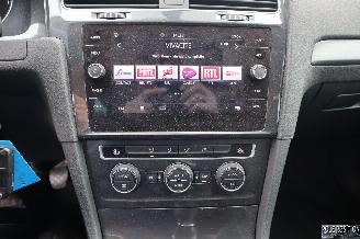 Volkswagen Golf 1.0 BENZ picture 13