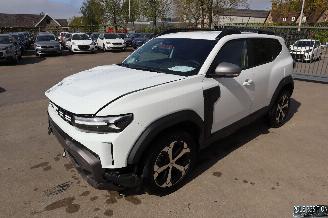 krockskadad bil auto Dacia Duster 1.6 HYBRIDE 2024/9