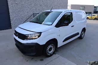 krockskadad bil bedrijf Opel Combo 1.5 CDTI 2025/3