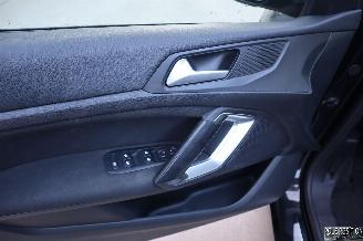 Peugeot 308 1.2 BENZ picture 8