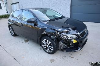 Peugeot 308 1.2 BENZ picture 2