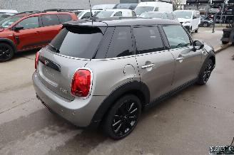 Mini Cooper 1.5 BENZ picture 4