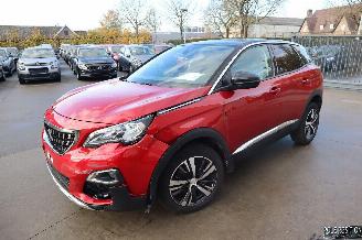 Vaurioauto  passenger cars Peugeot 3008 1.2 BENZ 2018/2