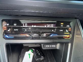 Volkswagen Polo 1.0 TSI R LINE DSG PANO IQ LED picture 22