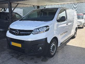 krockskadad bil bedrijf Opel Vivaro 360 camera NAP AIRCO CRUISE 2021/10