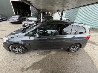 BMW 2-serie 220i M PERFORMANCE PANO XENON 7 PERSOONS picture 3