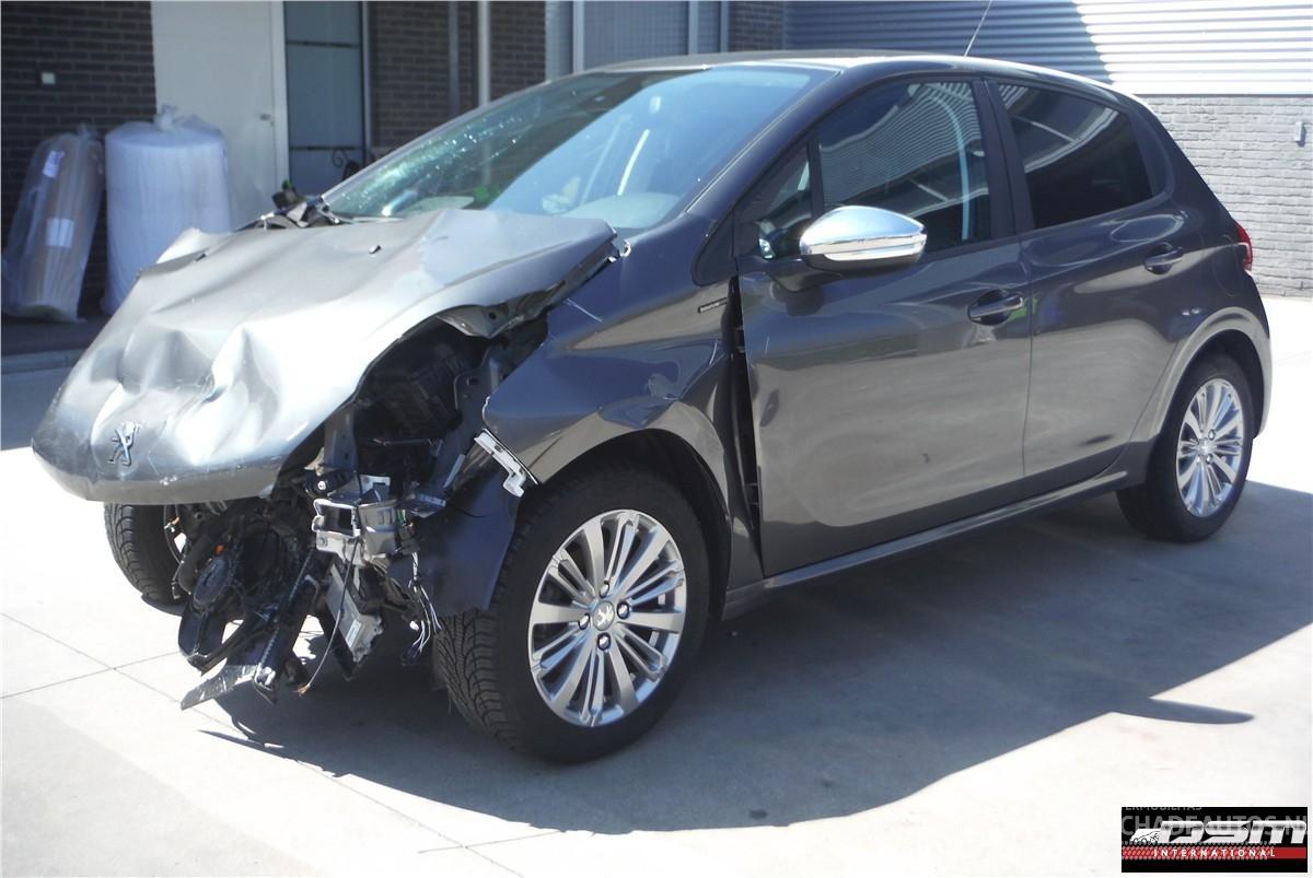 Peugeot 208 II SIGNATURE