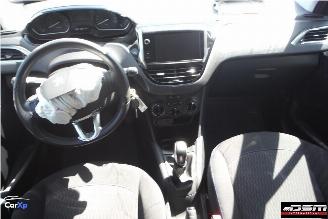 Peugeot 208 II SIGNATURE picture 6