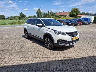 Auto incidentate Peugeot 5008 1.2i  131pk   navi clima pano  7 zitter 2020/2