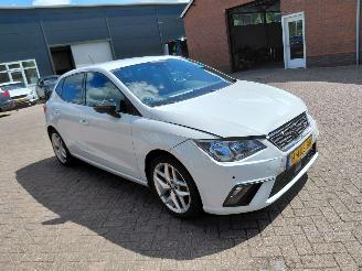 krockskadad bil auto Seat Ibiza 1.0 tsi fr uitvoering    clima navi 2020/1