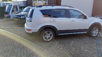Mitsubishi Outlander 2.0 i 147pk automaat picture 2