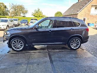 Vaurioauto  passenger cars BMW X5 2.0 hybride   x drive  pano   255kw 2015/11