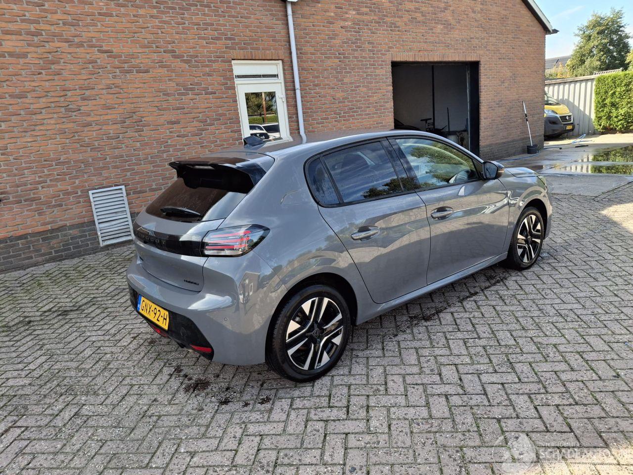 Peugeot 208 hybrid  100 dcs6 allure  80kw  navi