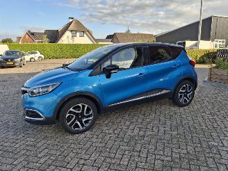 damaged passenger cars Renault Captur 1.2 tce  120 pk automaat navi clima 2016/4